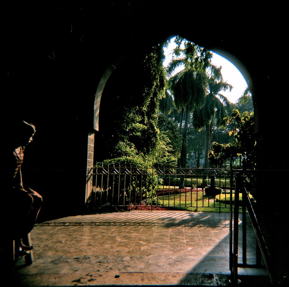 The Girl in the Museum. Mumbai 2011